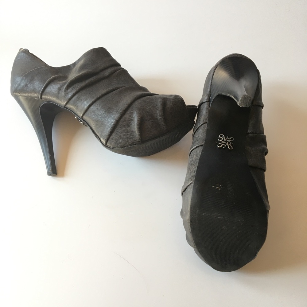 Vera Wang heels